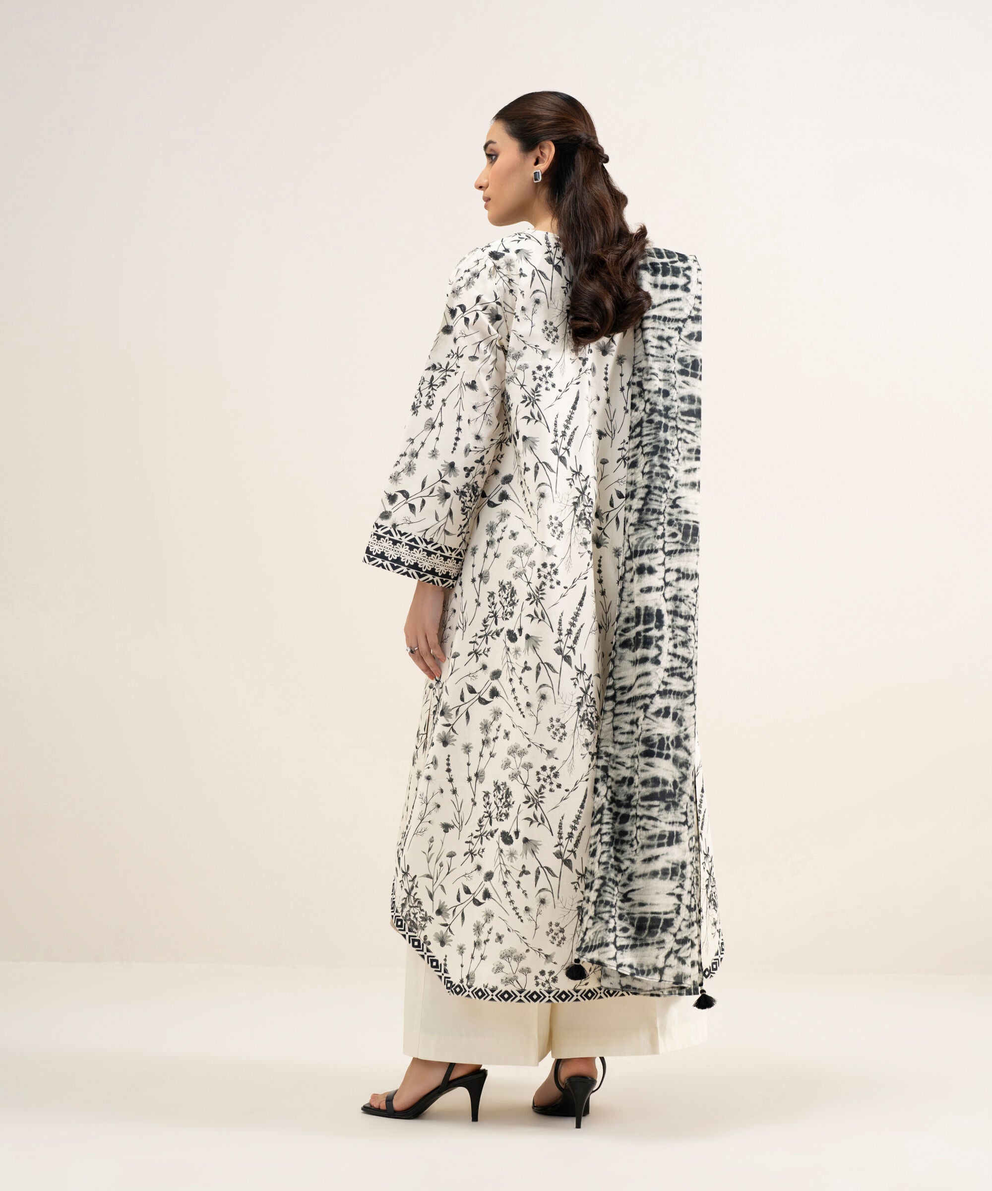 3 Piece - Embroidered Lawn Suit