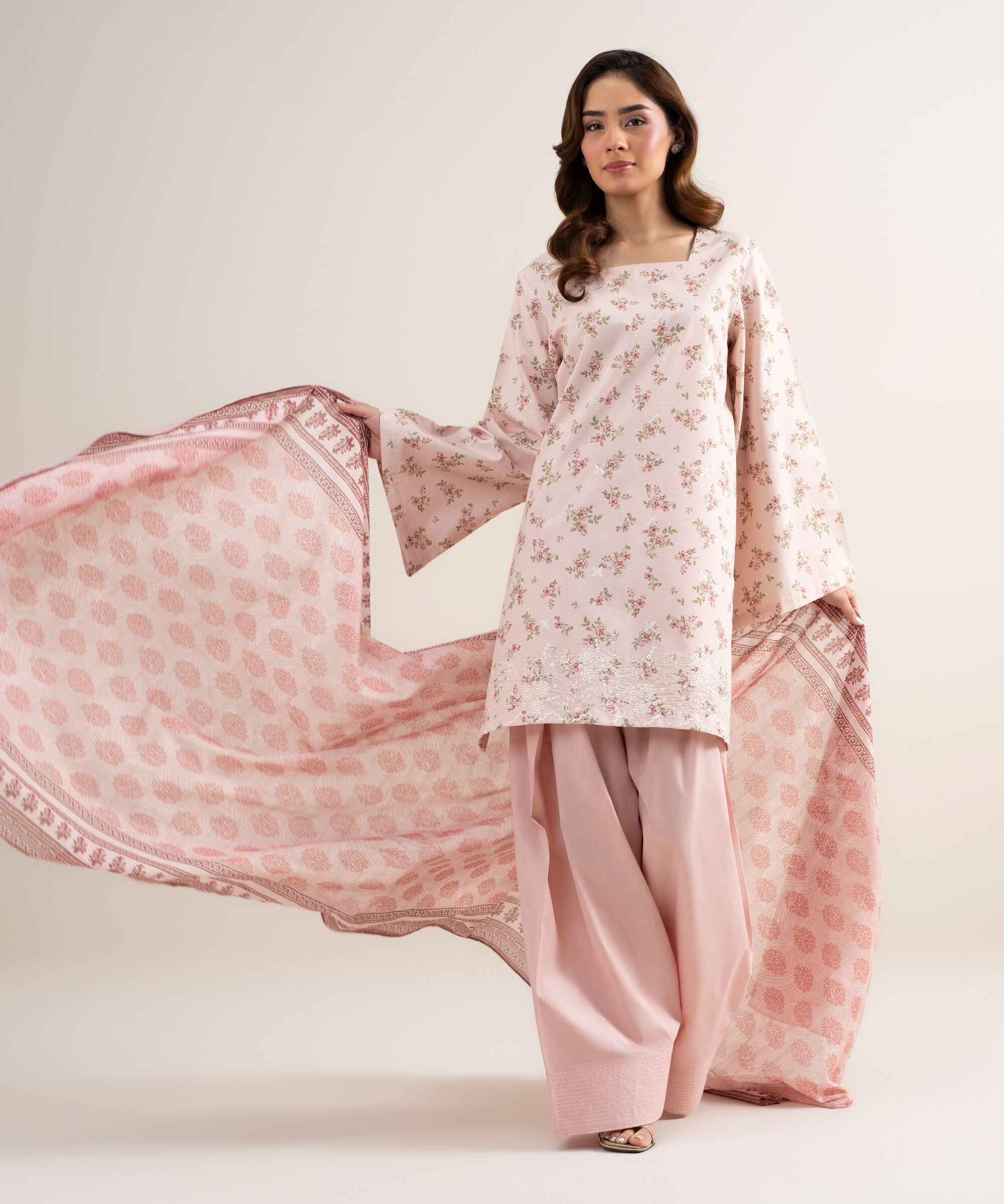 3 Piece - Embroidered Zari Lawn Suit