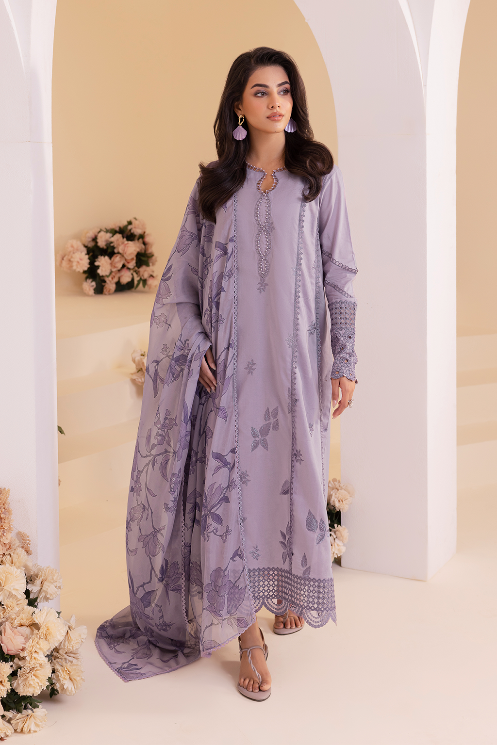 UE-252 Embroidered Lawn