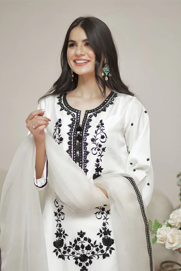 https://cdn.shopify.com/s/files/1/0591/8949/3826/files/3_e5c74e02-c128-4491-ad92-b44d07234fe9.png?v=1726766962