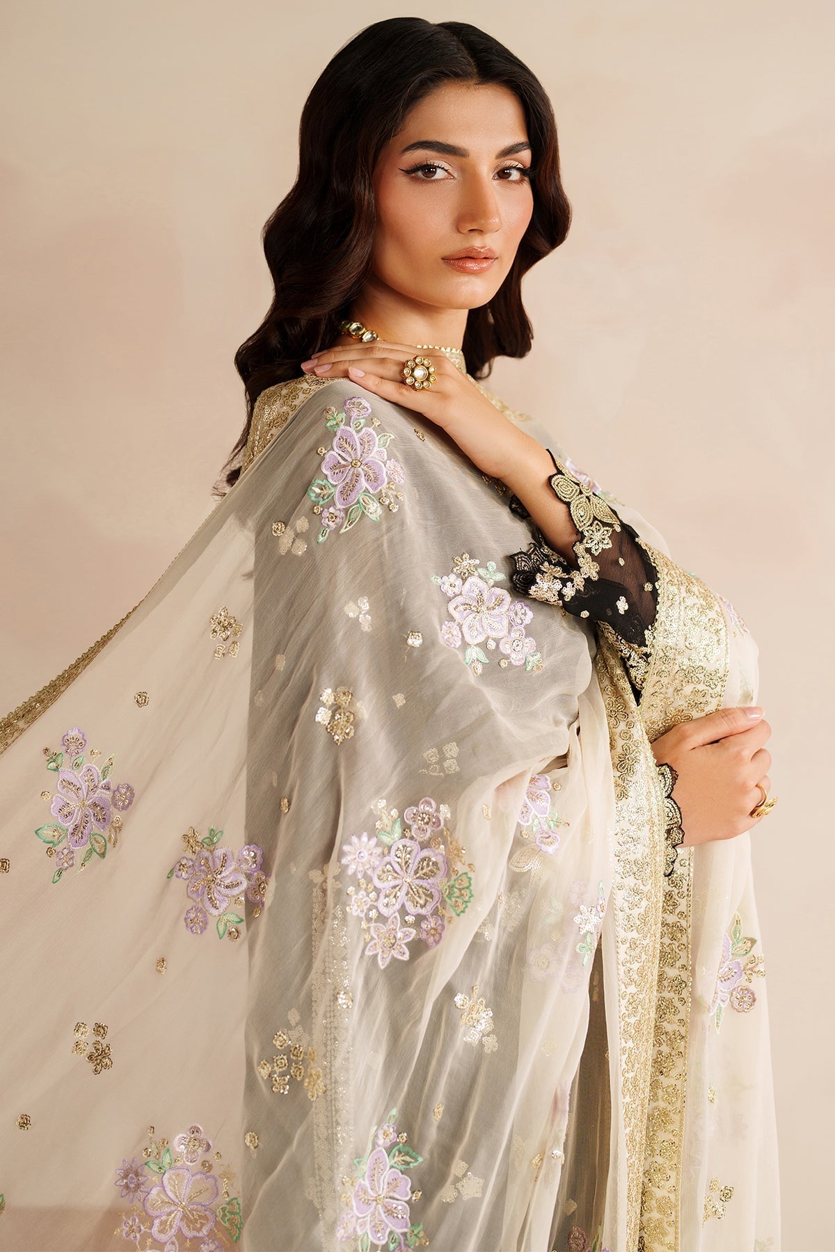 Farasha – Gold Shadow Style