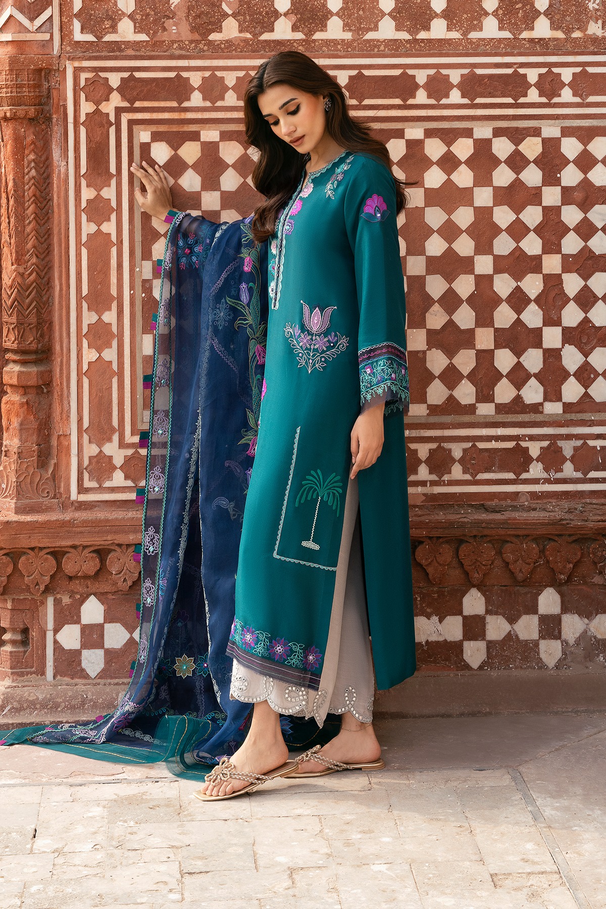 GUL NIHAAL IZAAR