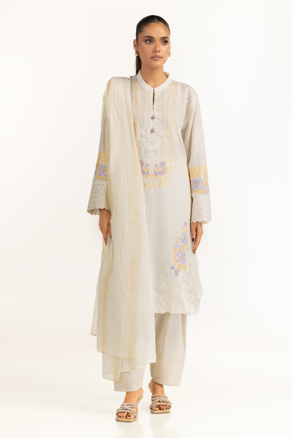 3Pc Lawn Embroidered Suit