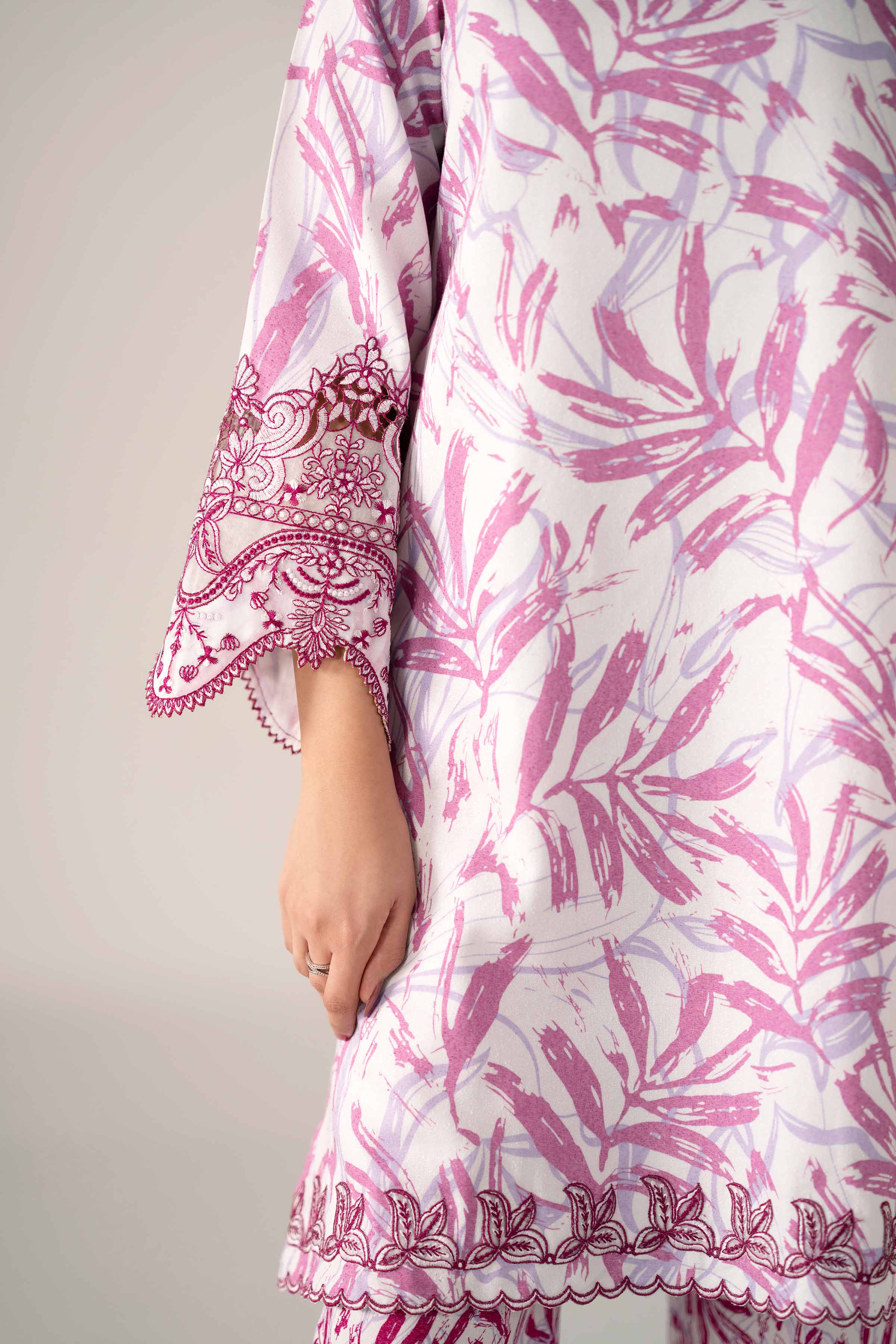 2 Piece - Printed Embroidered Suit - 42502811