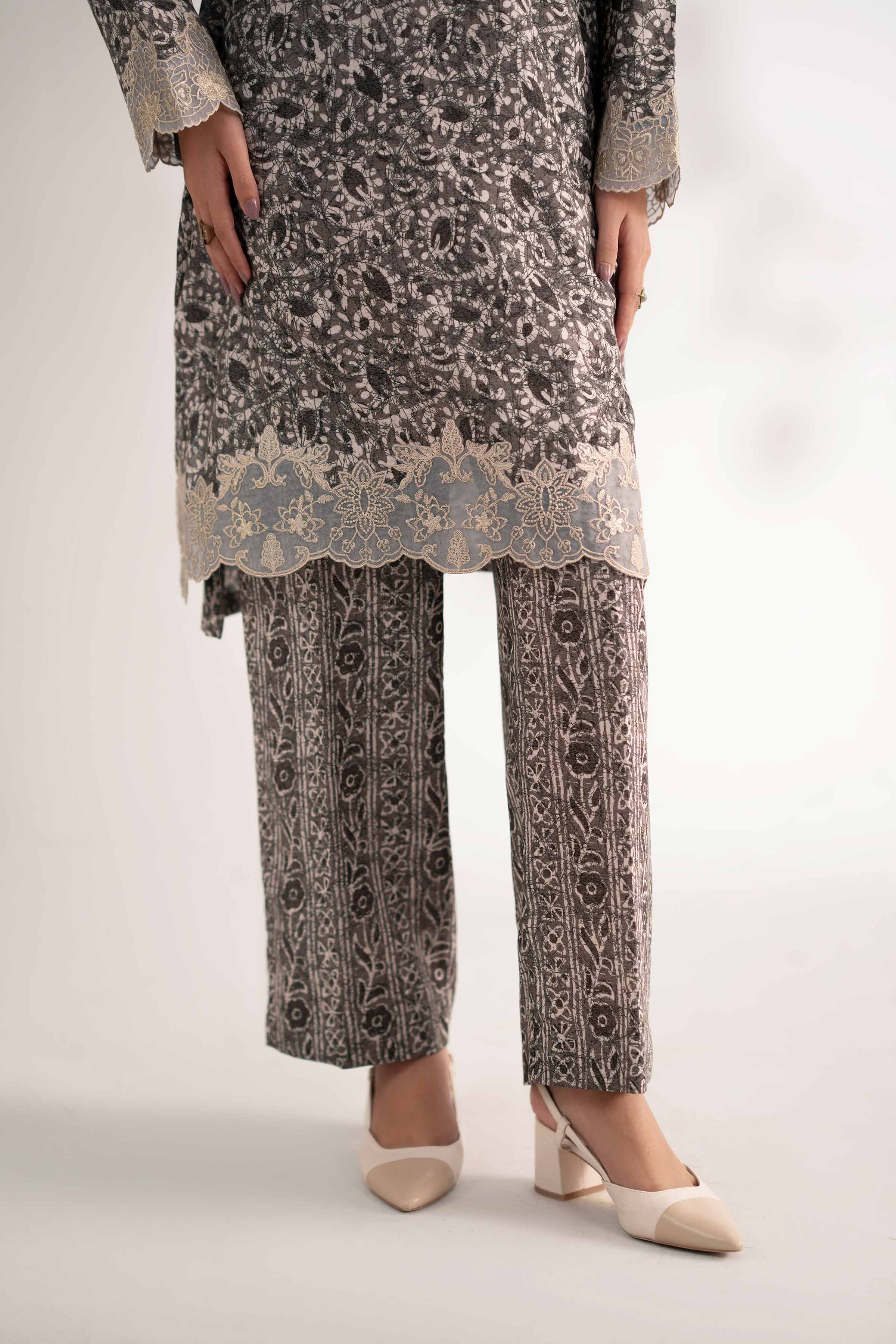 2 Piece - Printed Embroidered Suit - 42502817