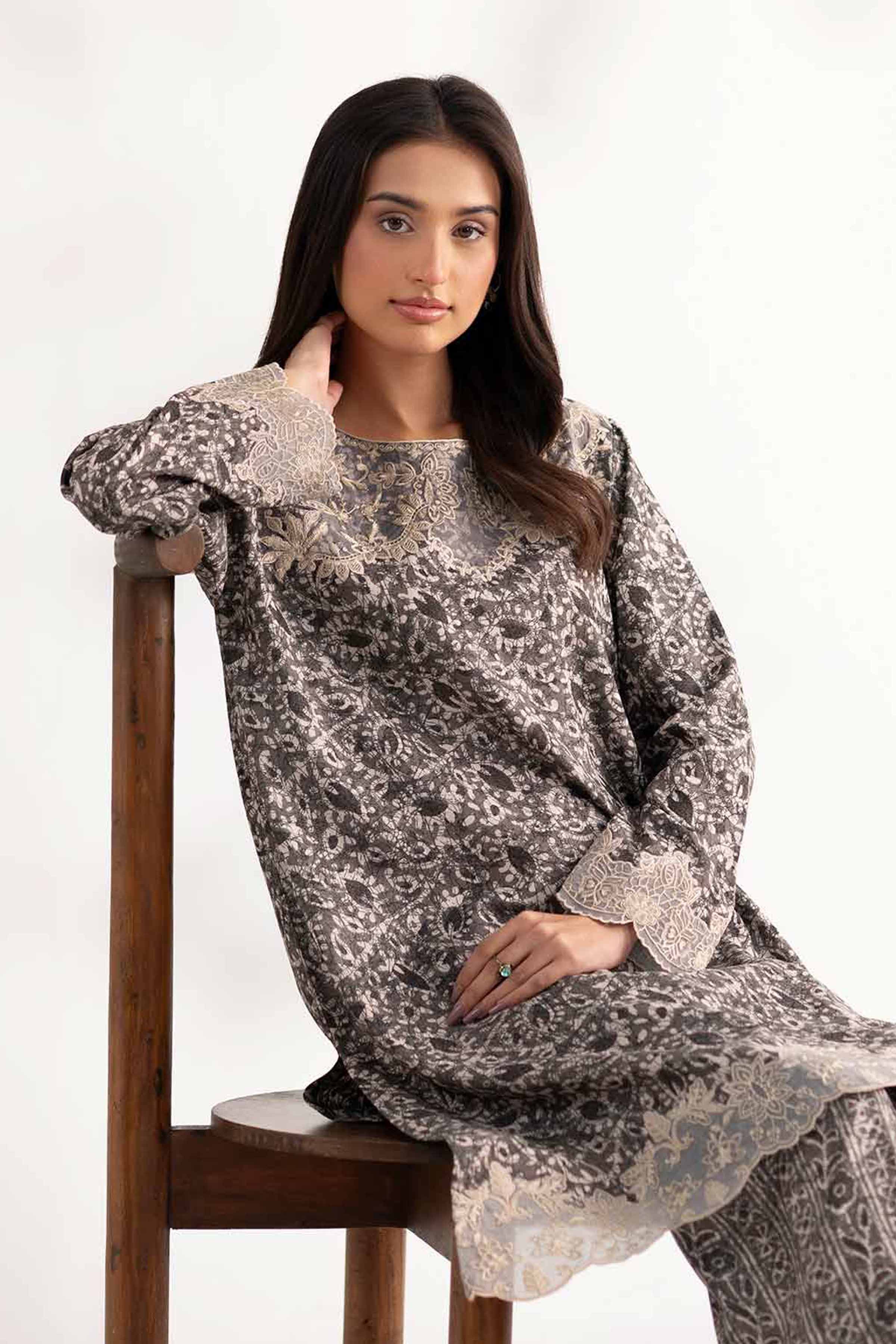 2 Piece - Printed Embroidered Suit - 42502817