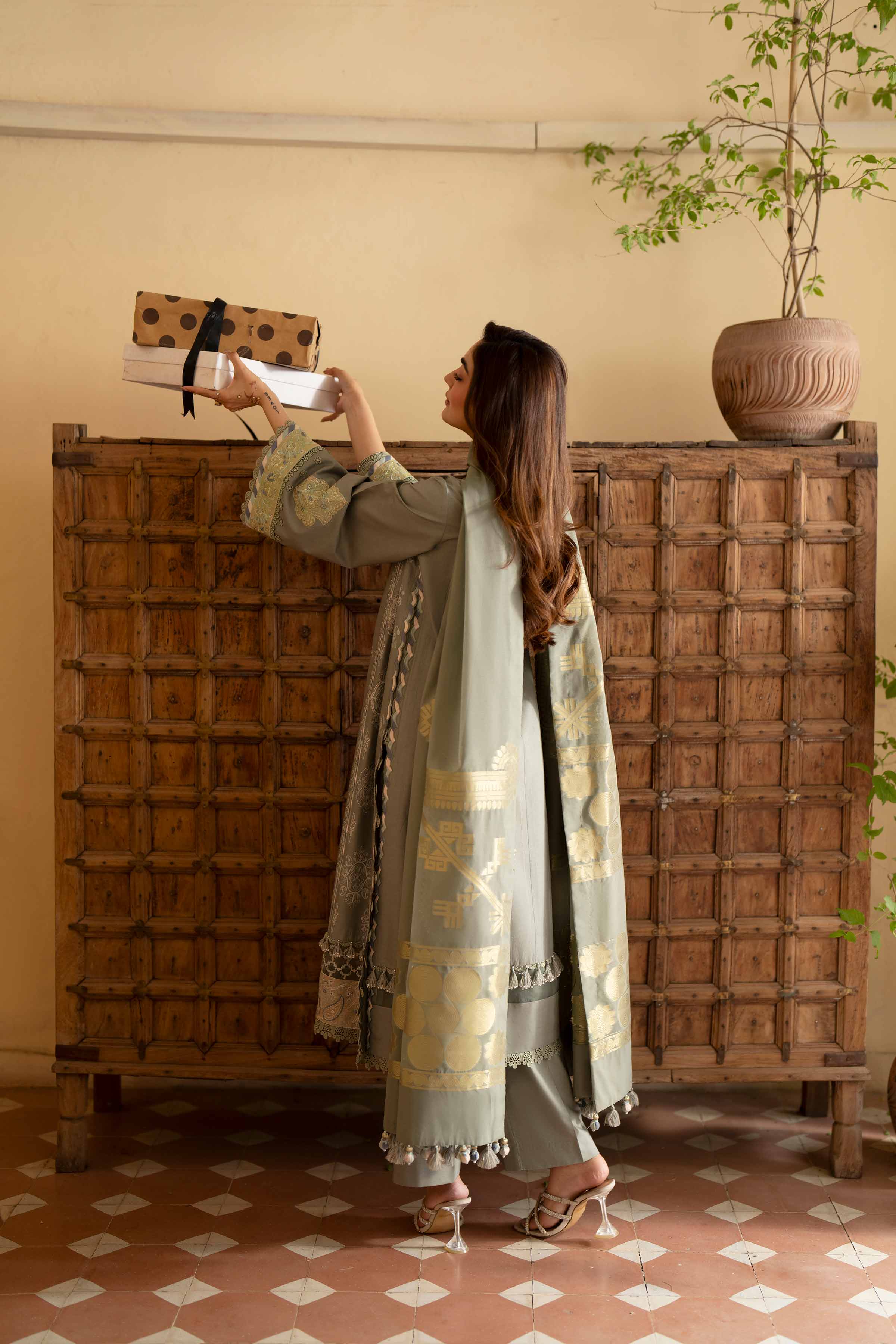 3 Piece - Embroidered Suit - 42601685