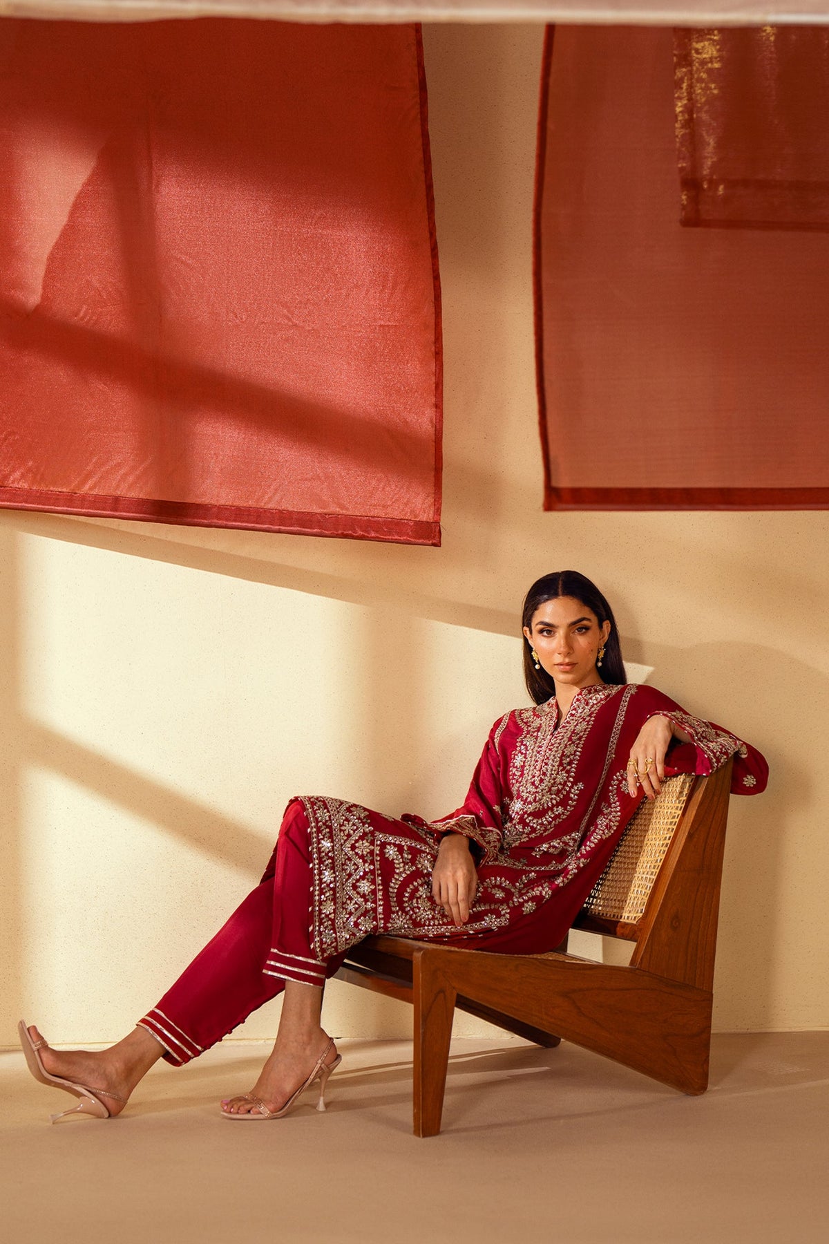 EMBROIDERED SUIT (E0850/104/308)