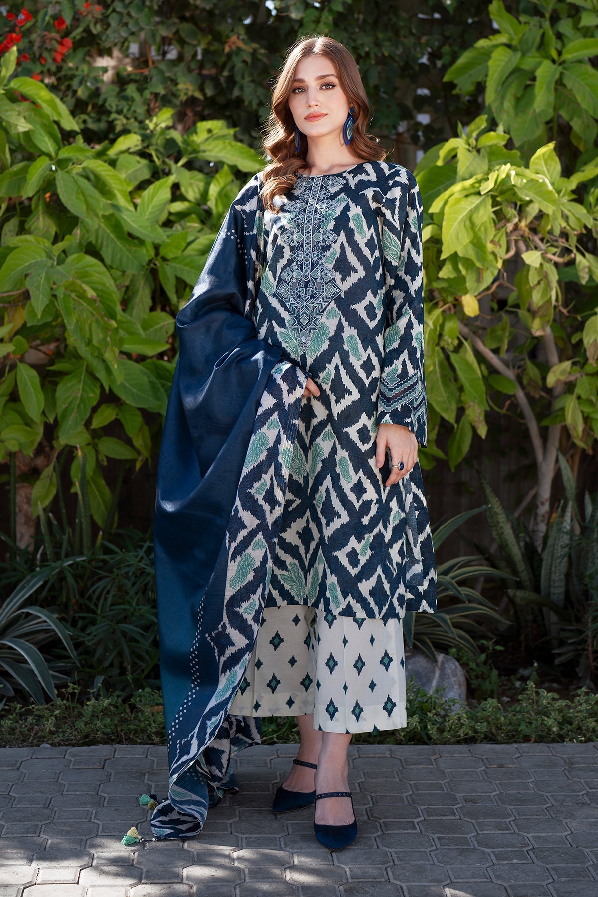 EMBROIDERED PRINTED LAWN UF-4069