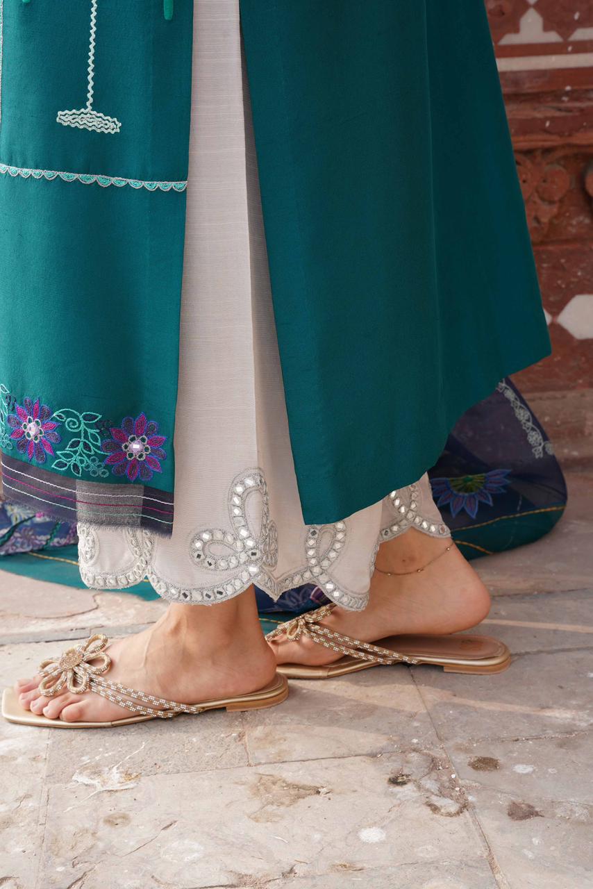 GUL NIHAAL IZAAR