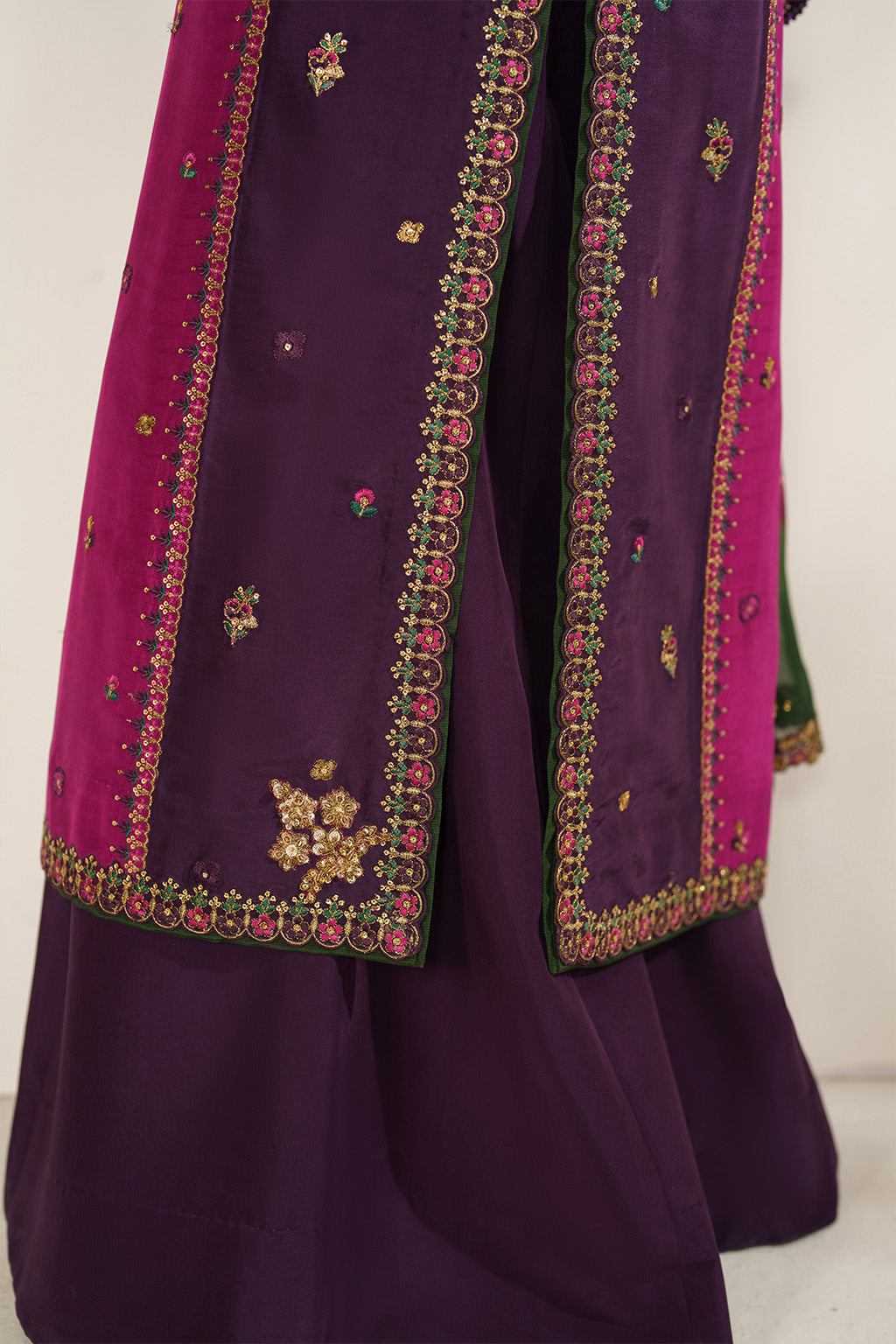 UE-611 Embroidered Ramen Silk