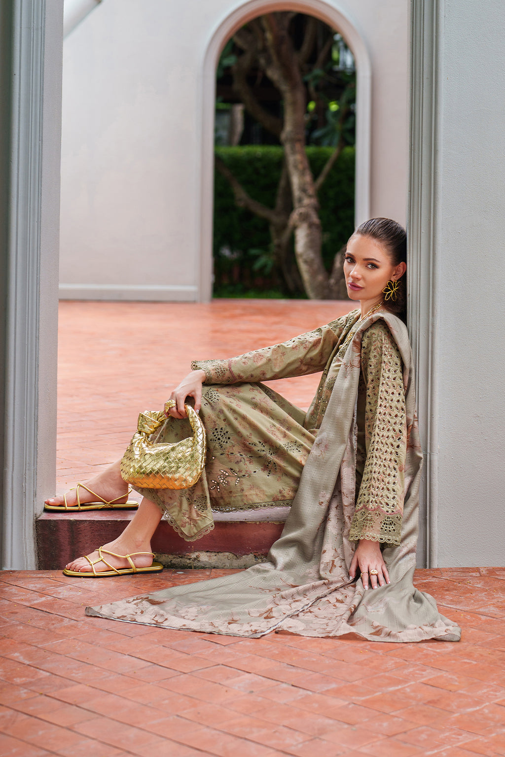 UE-502 Embroidered Lawn