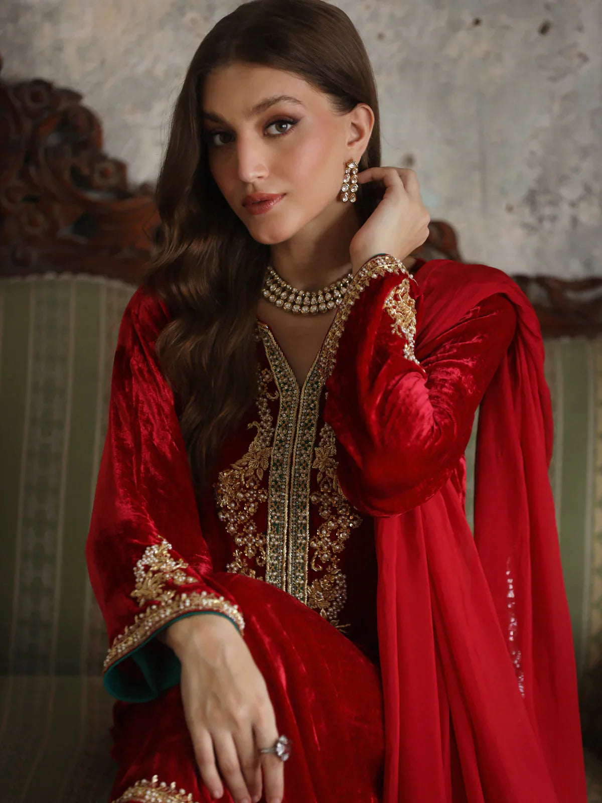 Amira Signature Velvet