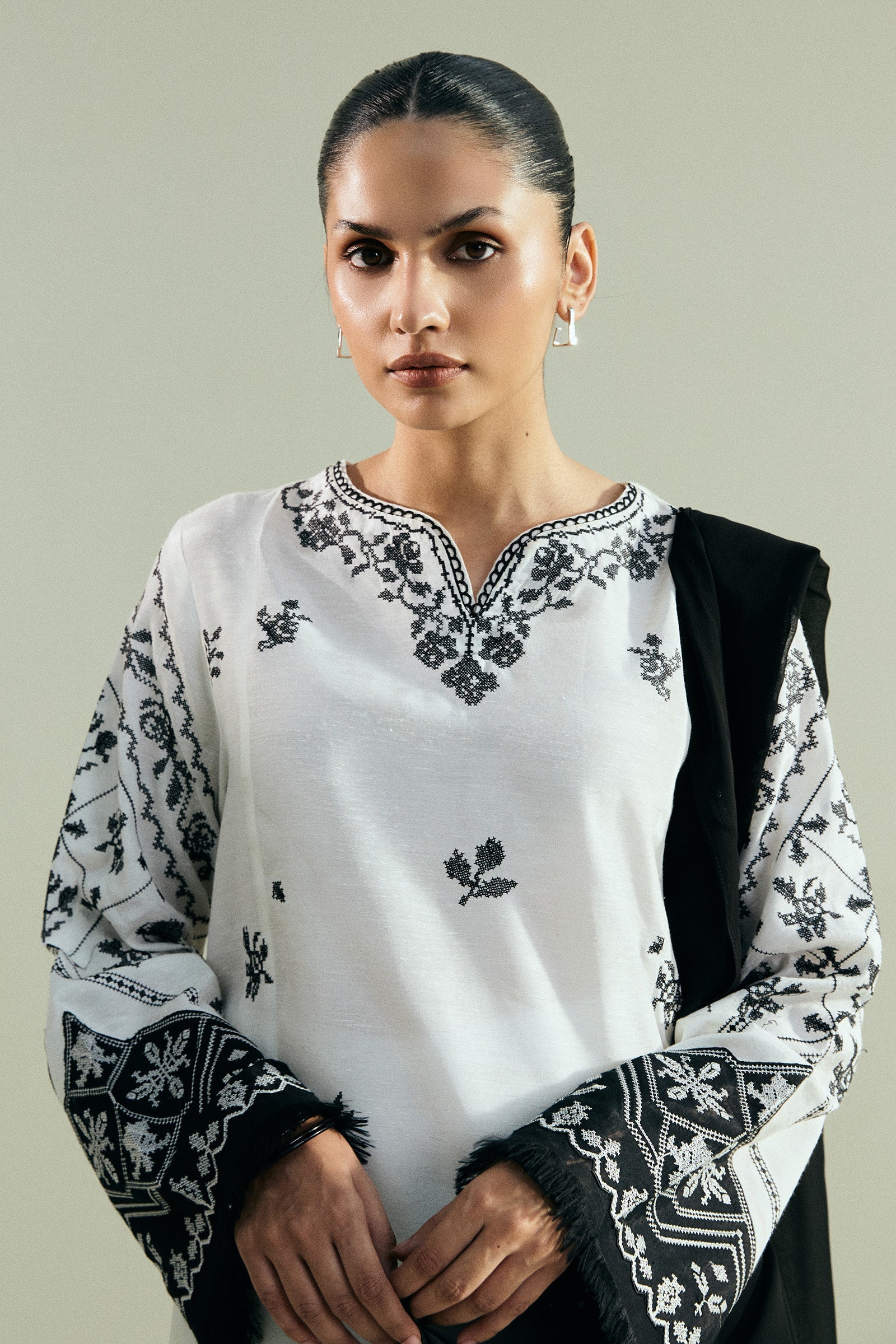 https://cdn.shopify.com/s/files/1/0340/8376/6405/files/4_78dbadf2-f906-46f2-9ad0-a93634c680d7.jpg?v=1758365324