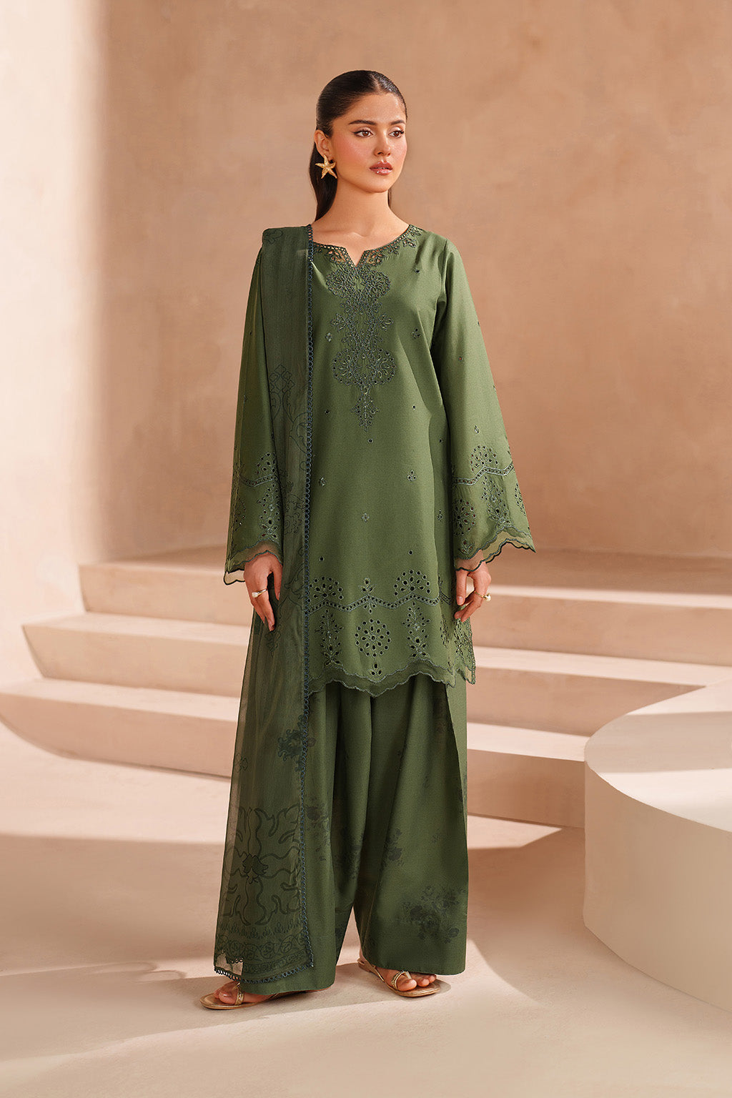 UE-603 Embroidered Lawn