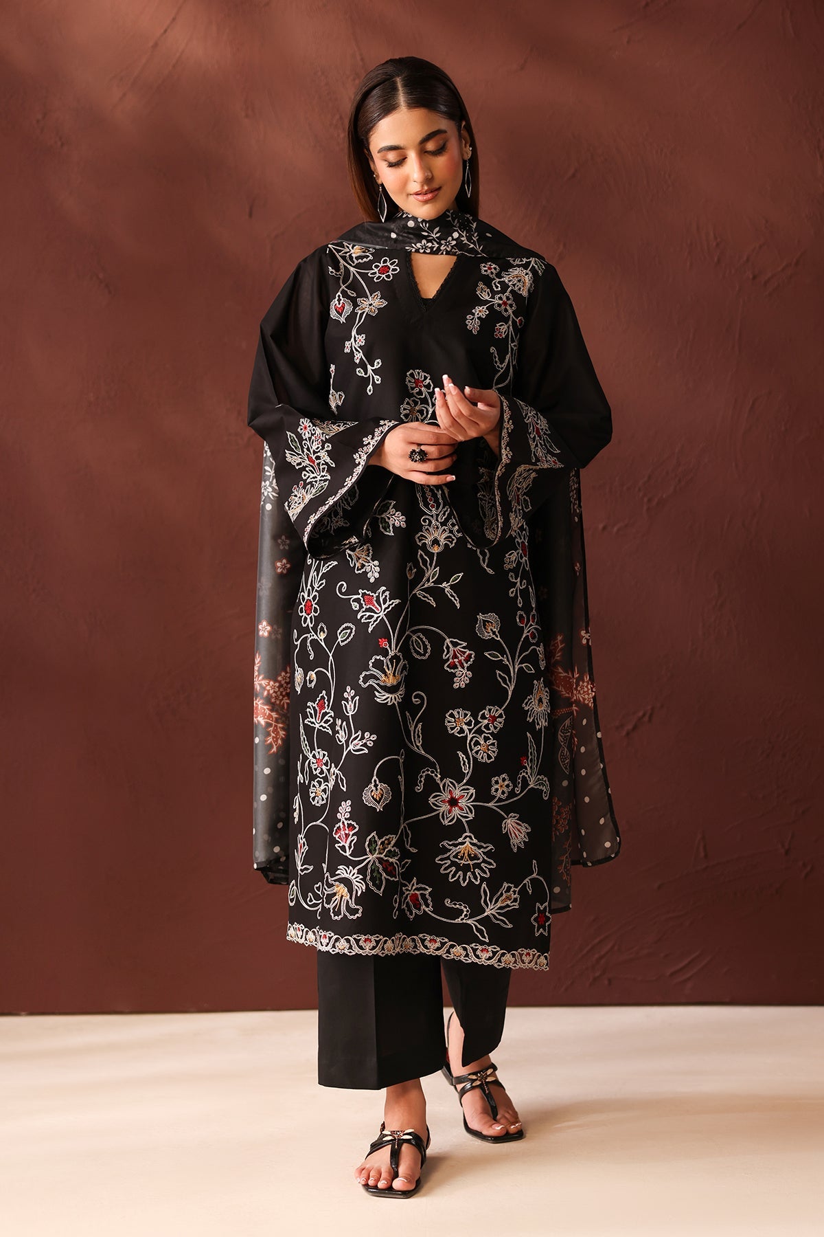 EMBROIDERED LAWN UF-4483