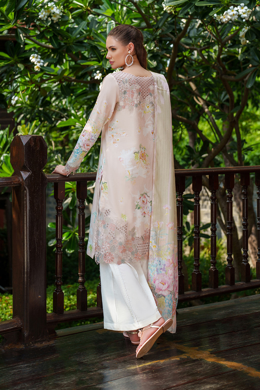 UE-506 Embroidered Lawn