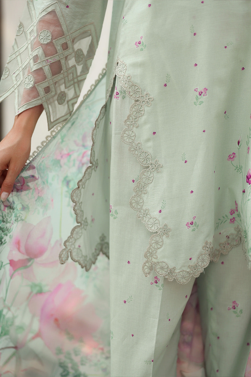 UE-500 Printed Lawn