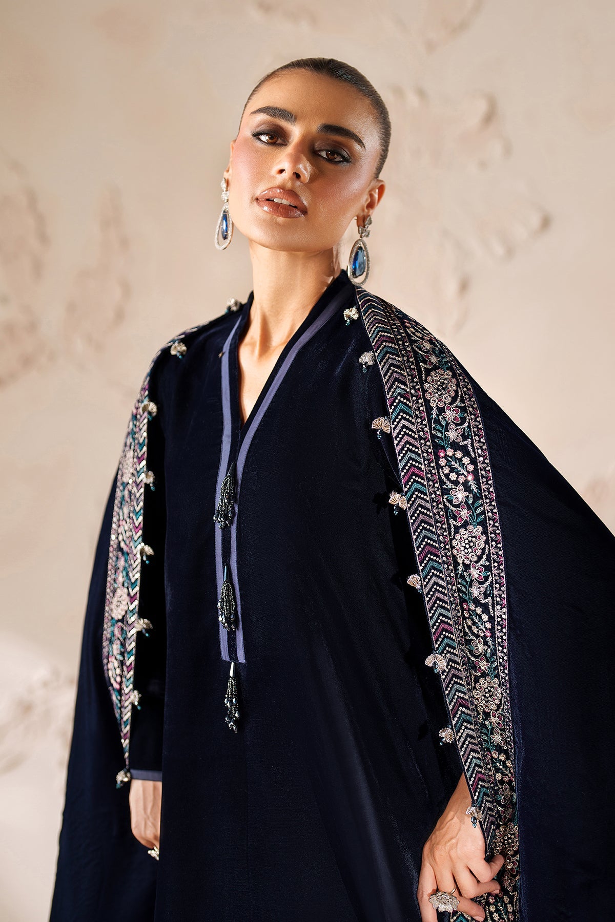 EMBROIDERED VELVET SHAWL VS-58