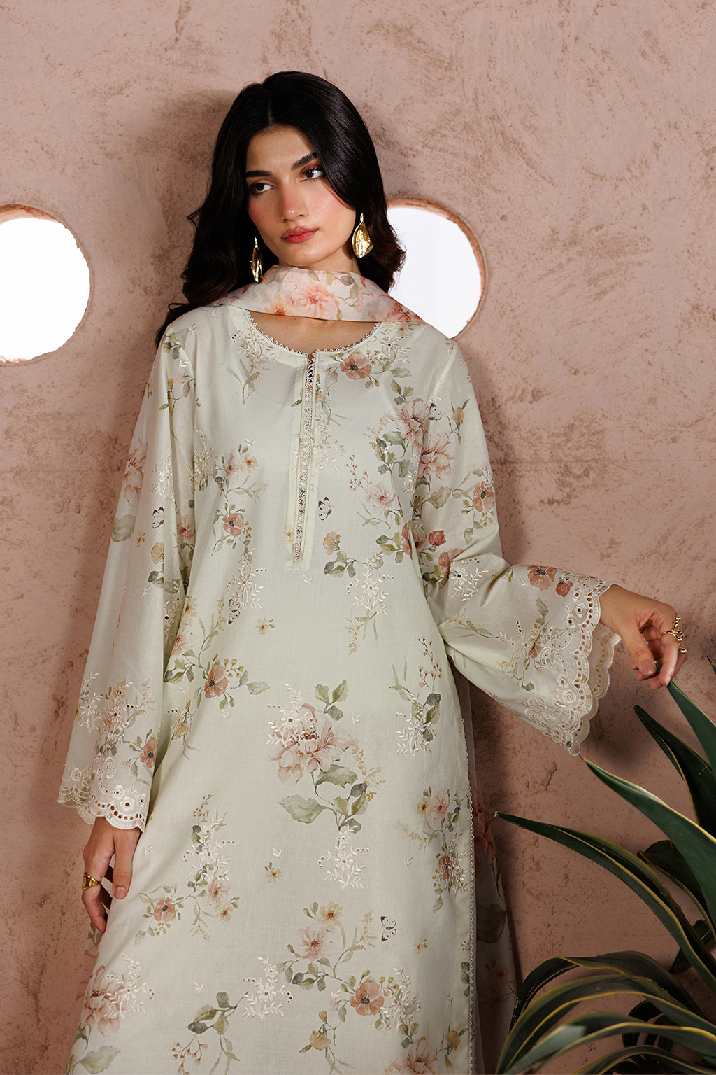 UE-708 Embroidered Lawn