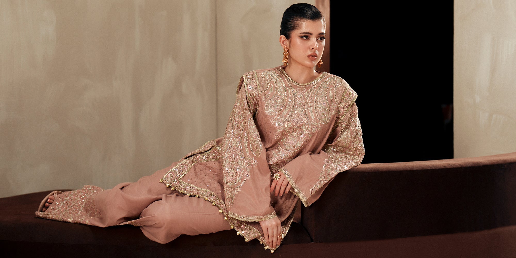 EMBROIDERED SUIT (E1091/104/809)