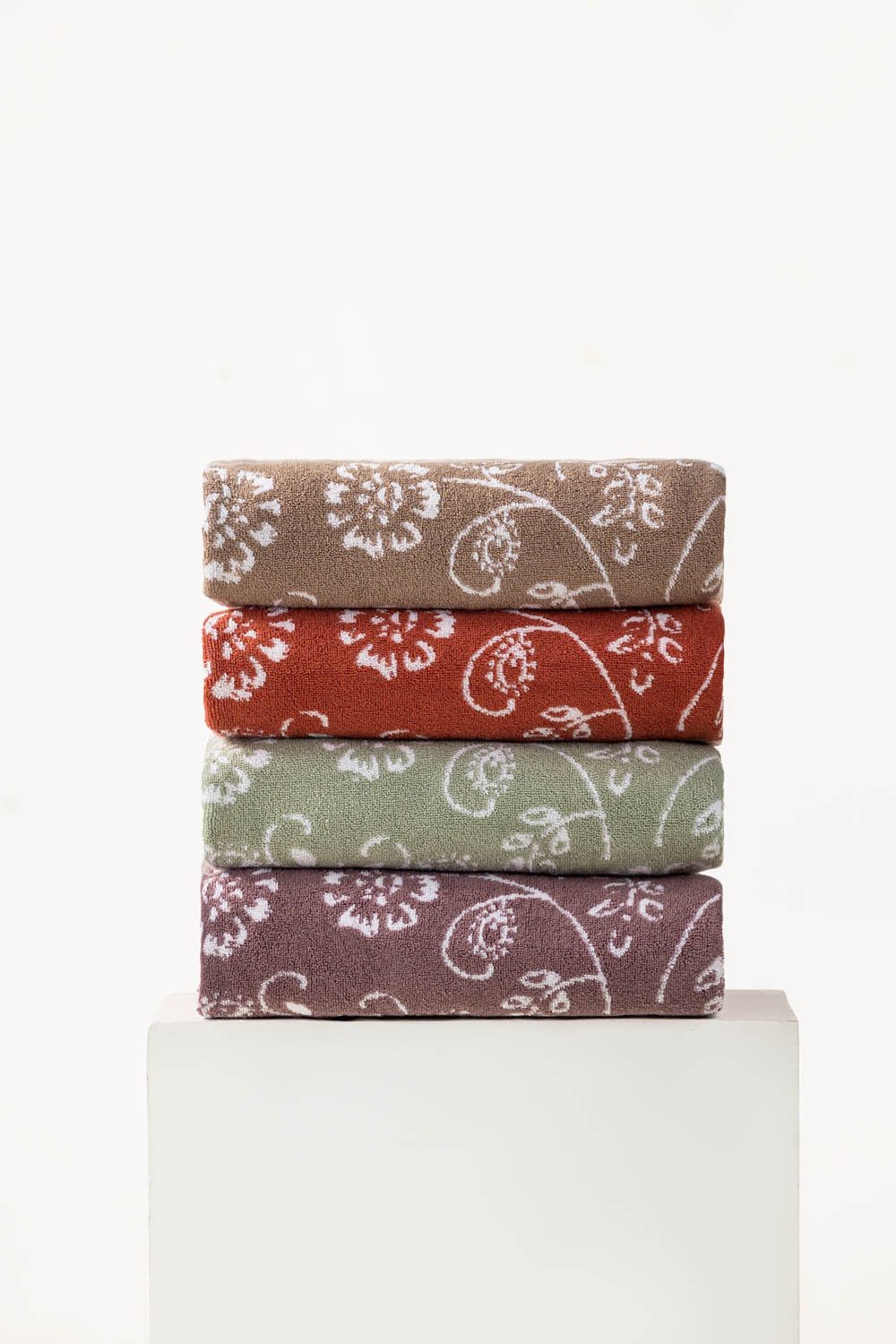 Assorted Combed Dyed Bath Towel - 500 Grm