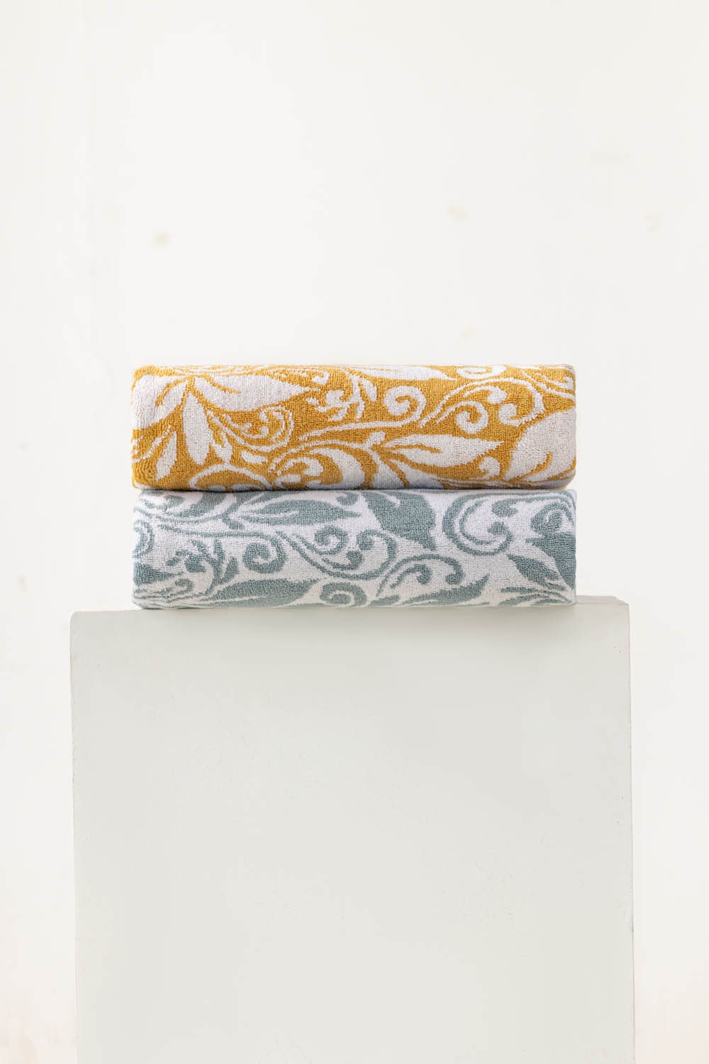 Assorted Combed Dyed Bath Towel - 500 Grm