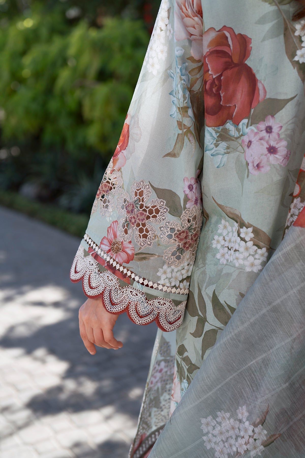 EMBROIDERED PRINTED LAWN UF-4071