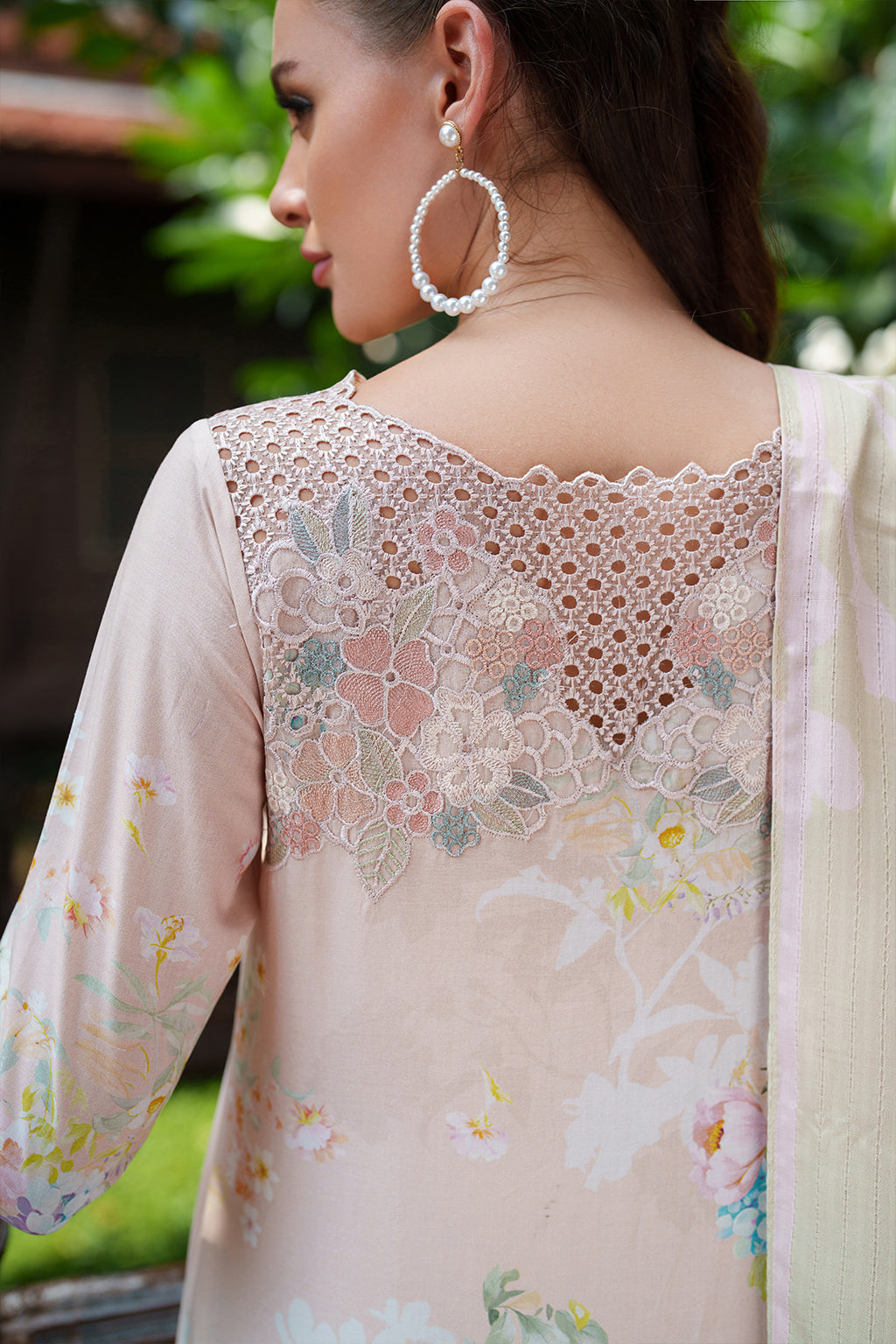 UE-506 Embroidered Lawn