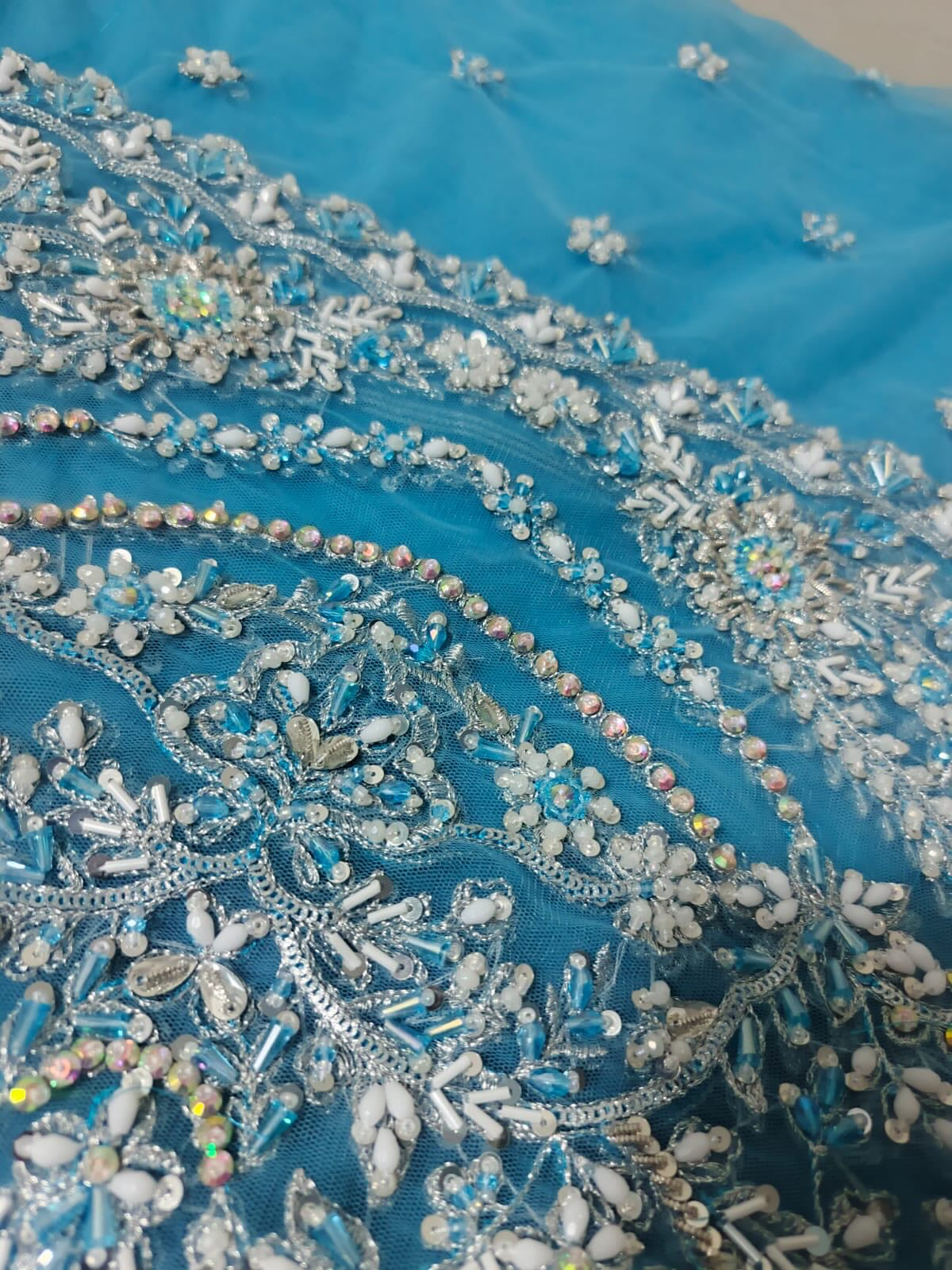 Sara Rohale Asghar – Zumrud Ayin Style
