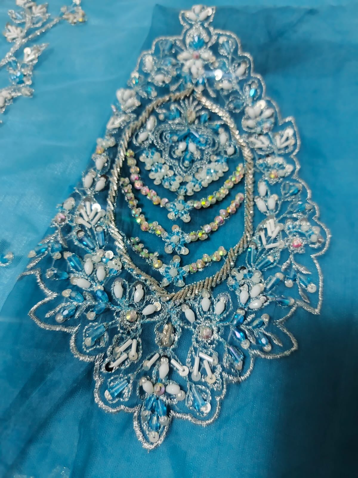 Sara Rohale Asghar – Zumrud Ayin Style