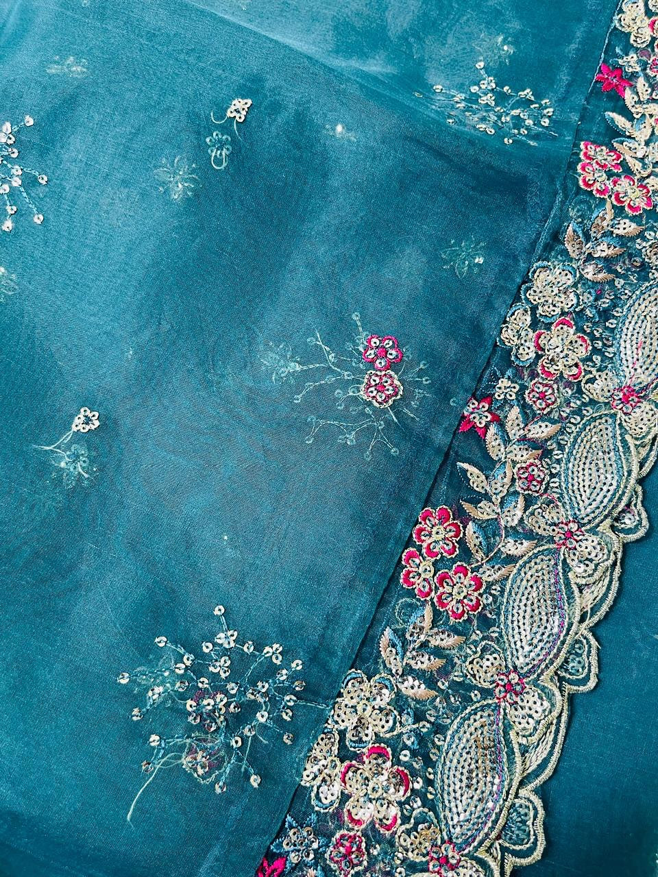 Sara Rohale Asghar – Zumrud Ayin Style