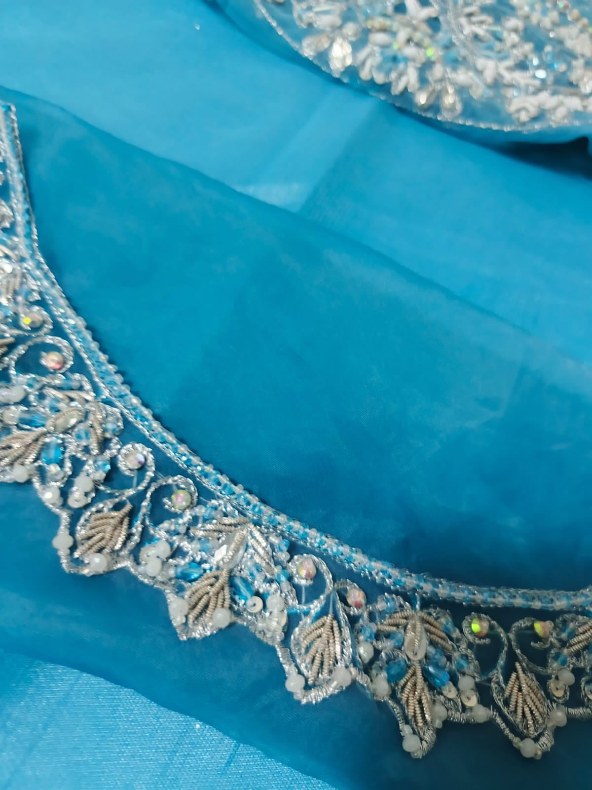 Sara Rohale Asghar – Zumrud Ayin Style