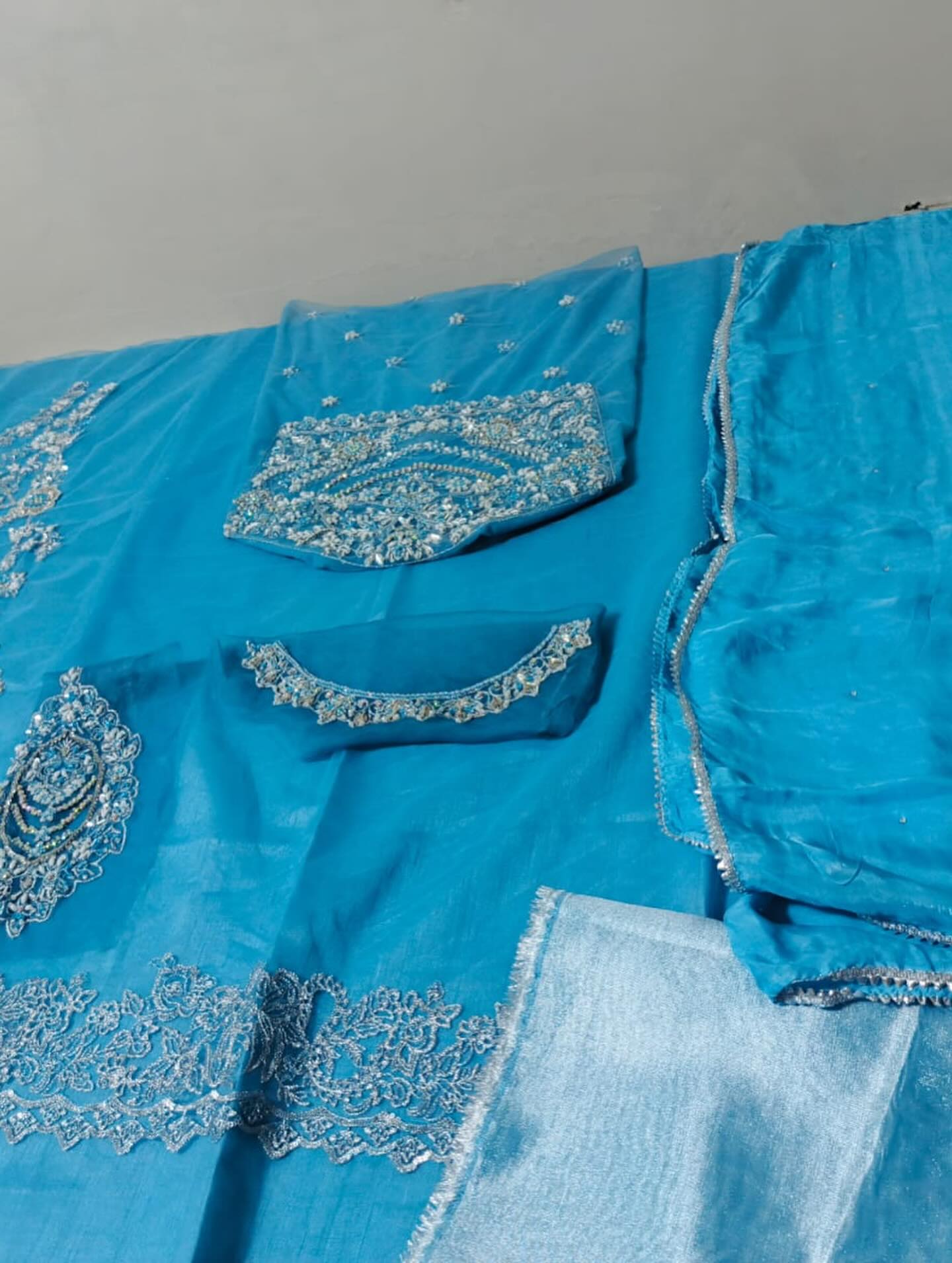 Sara Rohale Asghar – Zumrud Ayin Style