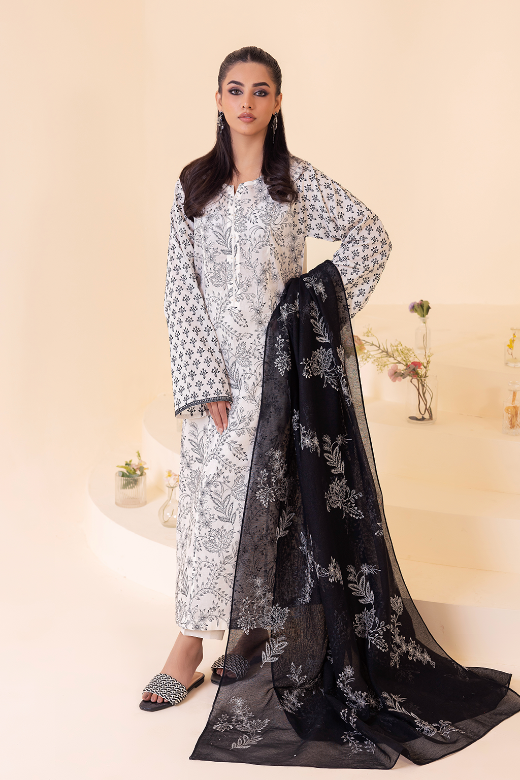 UE-261 Embroidered Lawn