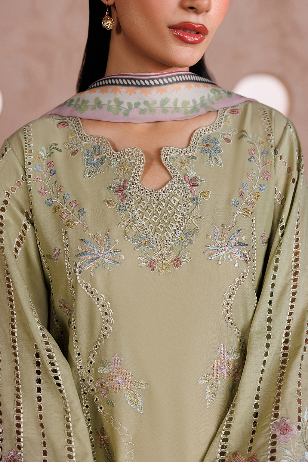 UE-698 Embroidered Lawn