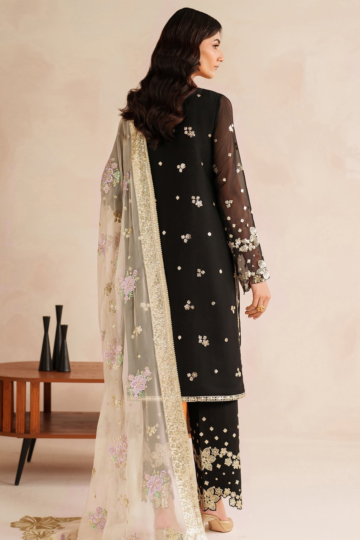 Farasha – Gold Shadow Style