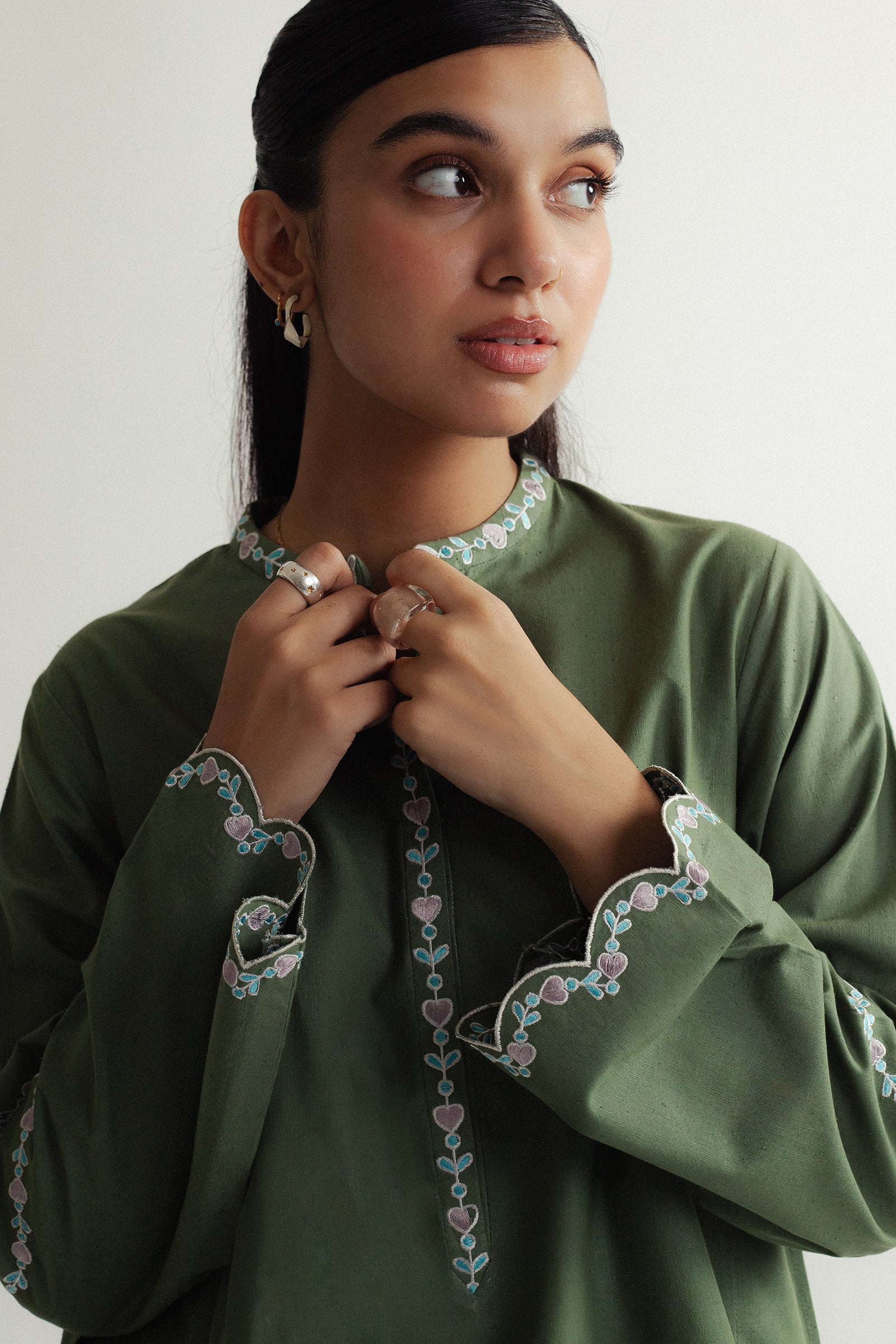 https://cdn.shopify.com/s/files/1/0886/3957/0230/files/5_8b9c8dc1-0852-448c-ae81-f22878685a88.jpg?v=1756981233