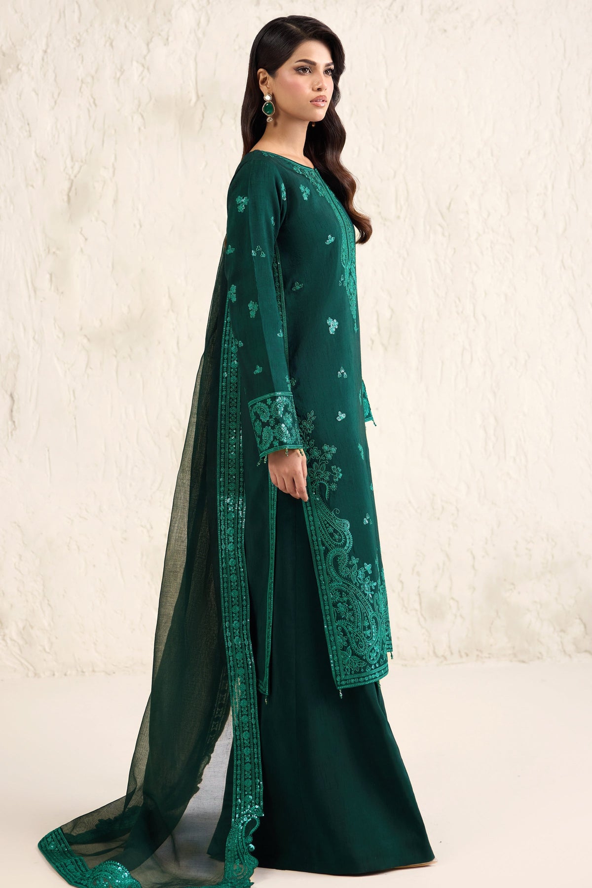 Farasha – Emerald Luxe Style