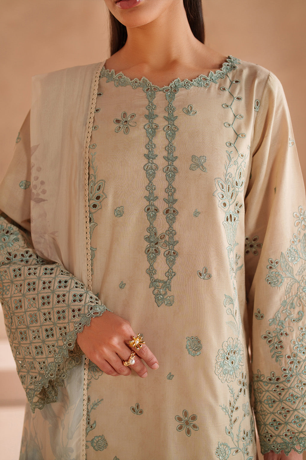 UE-605 Embroidered Lawn