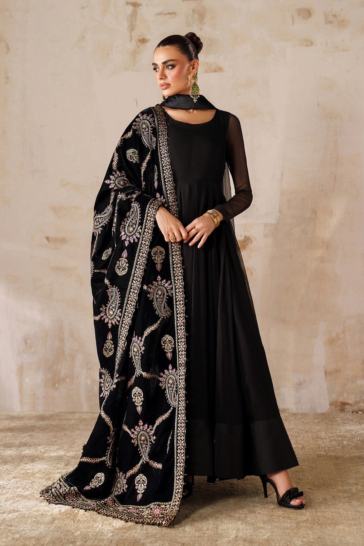 EMBROIDERED VELVET SHAWL VS-61