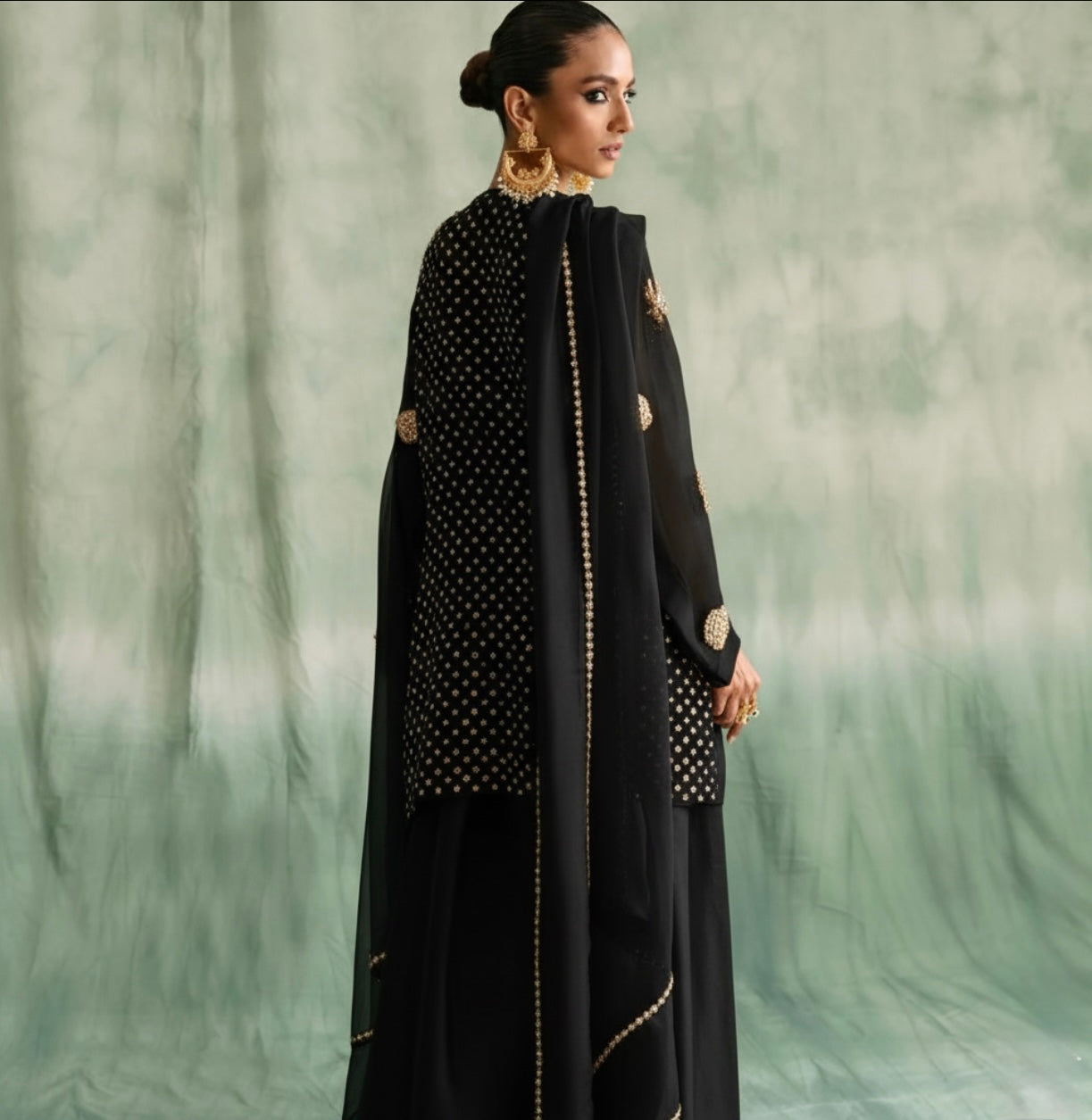 Pearls-Festive Black Edition