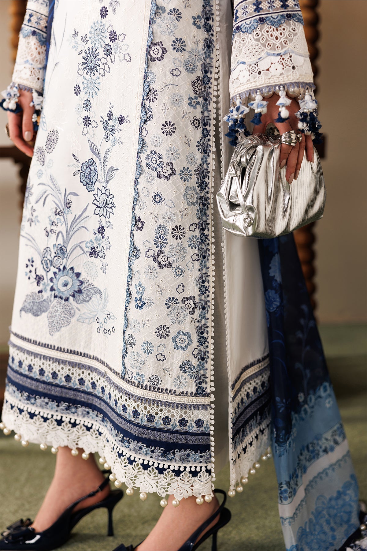 EMBROIDERED LAWN EL26-D06 STITCHED