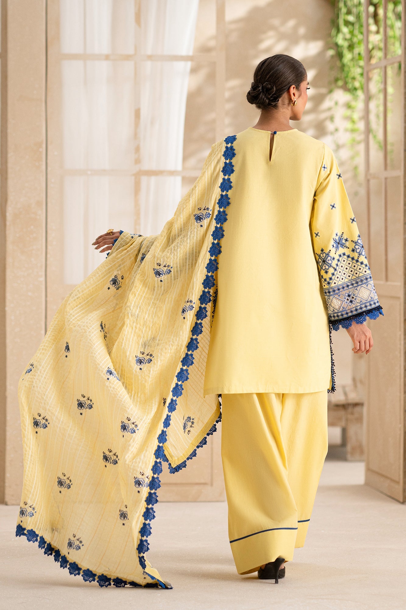 EMBROIDERED LAWN SUIT (E0545/203/110)