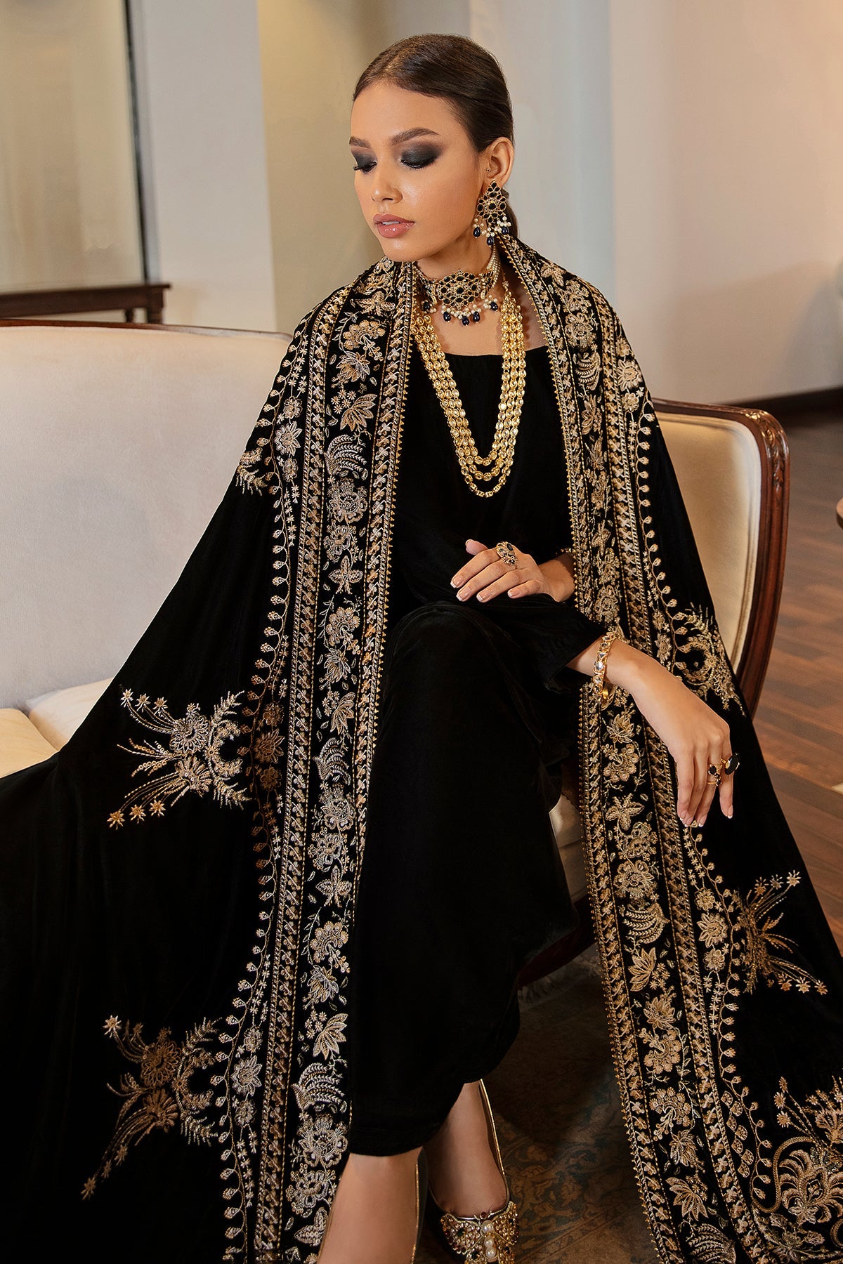 EMBROIDERED VELVET SHAWL VS-24