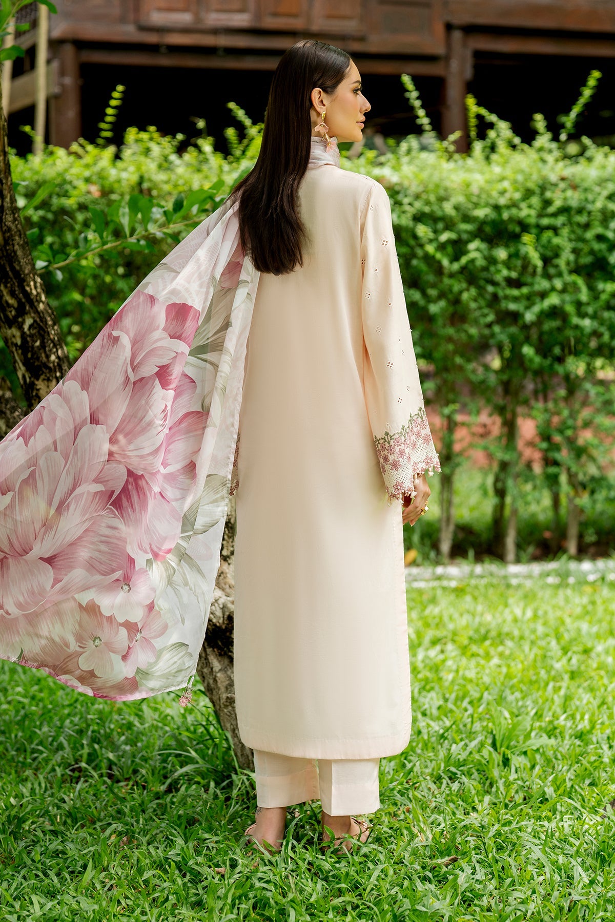 EMBROIDERED LAWN UF-4272