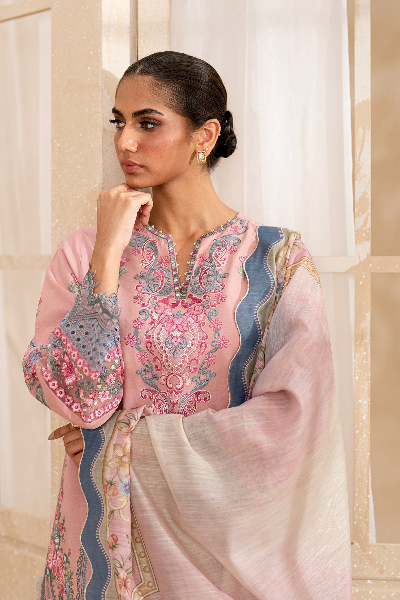 EMBROIDERED LAWN SUIT (E0551/203/327)