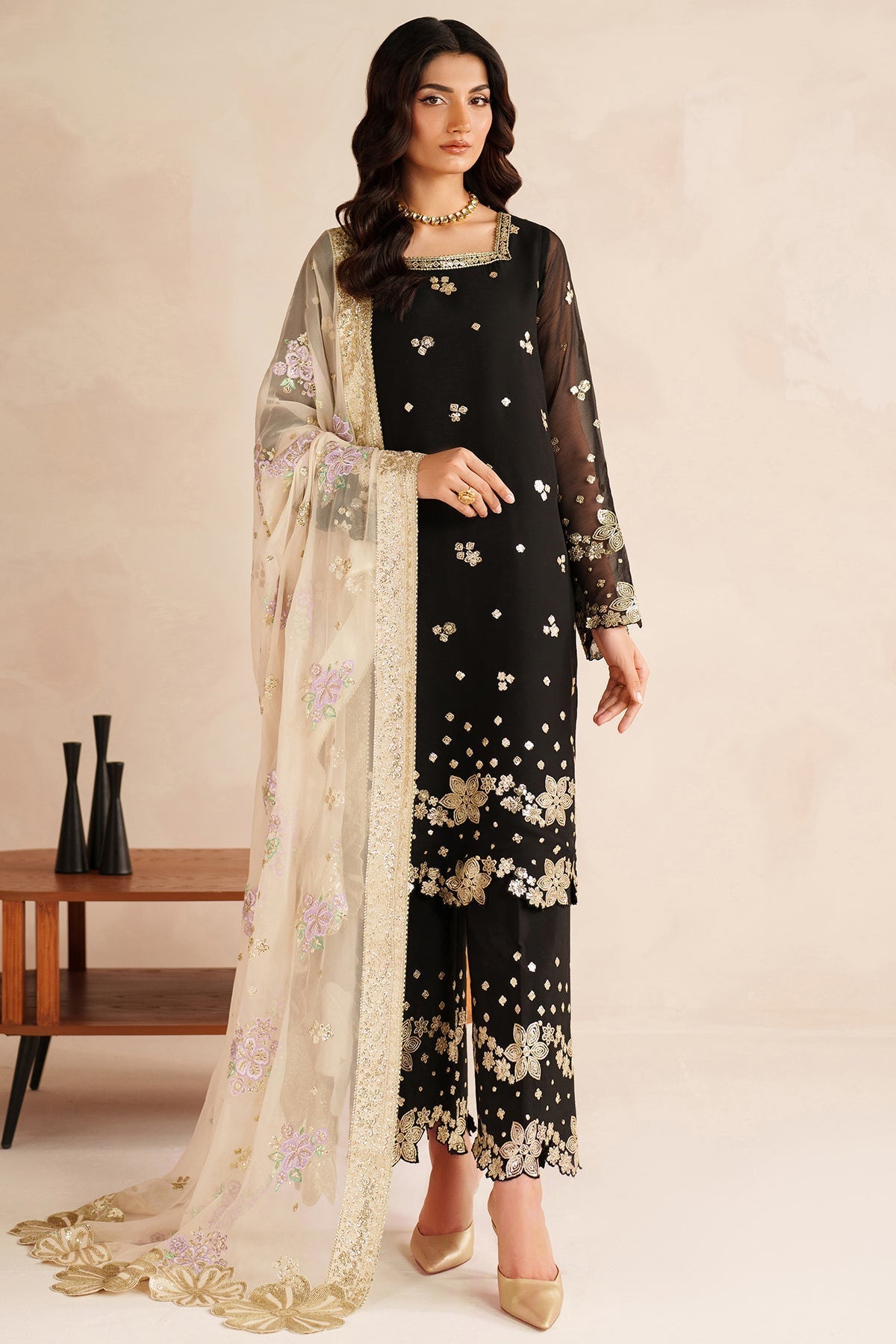 Farasha – Gold Shadow Style