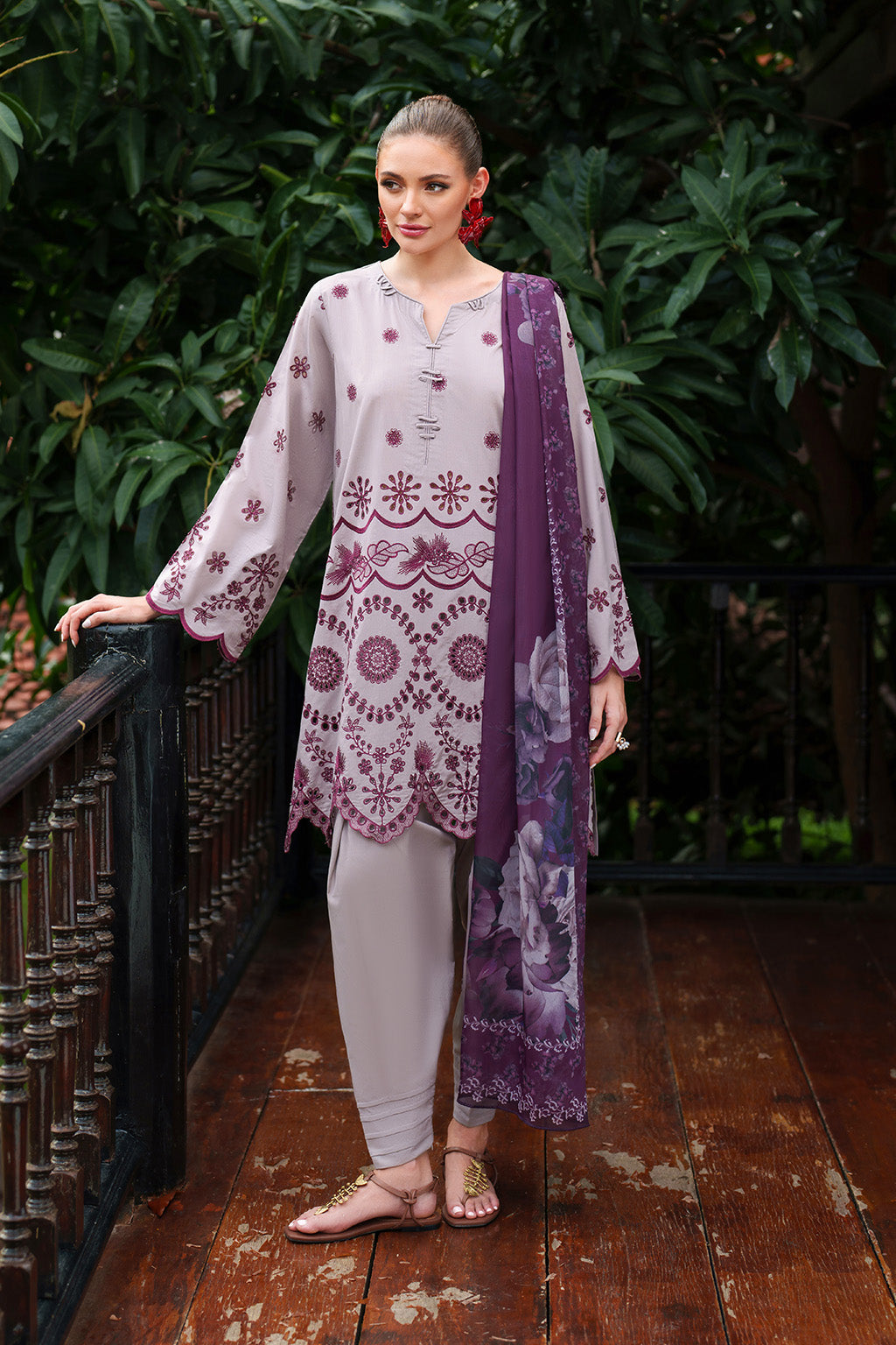 UE-514 Embroidered Lawn