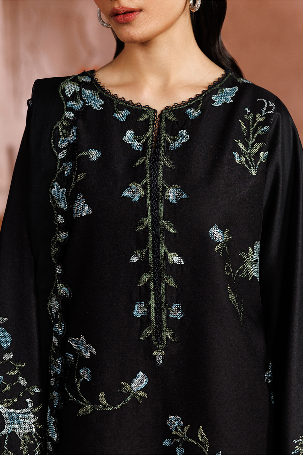 UE-695 Embroidered Lawn